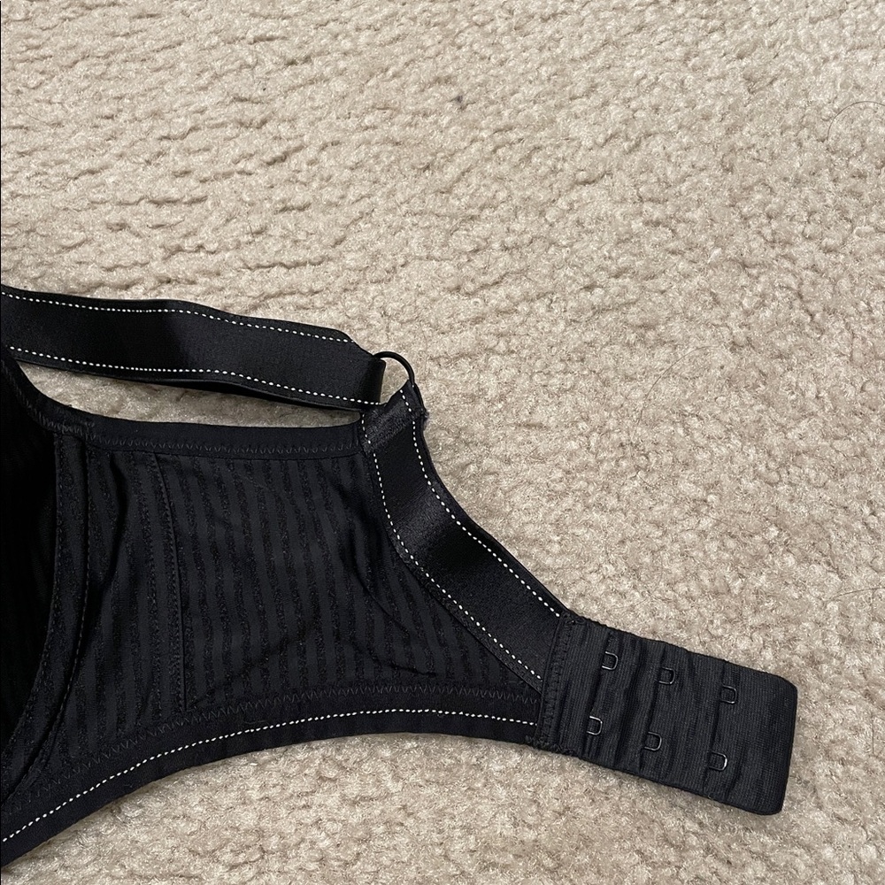 Preowned Freya Black Bra size 30I - Picture 4 of 8